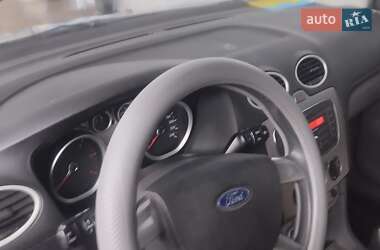 Ford Focus  2010
