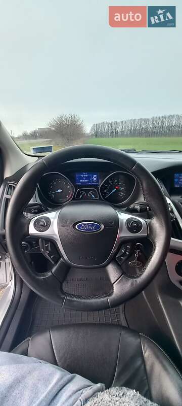 Седан Ford Focus 2012 в Градизьку