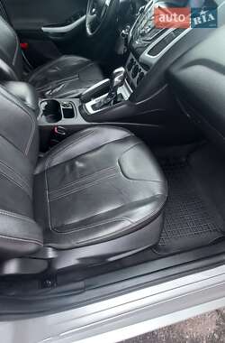Седан Ford Focus 2012 в Градизьку