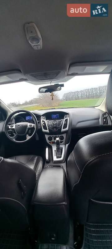 Седан Ford Focus 2012 в Градизьку