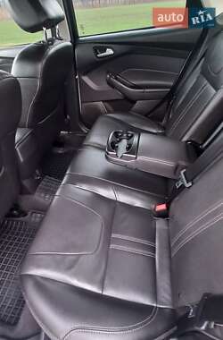 Седан Ford Focus 2012 в Градизьку