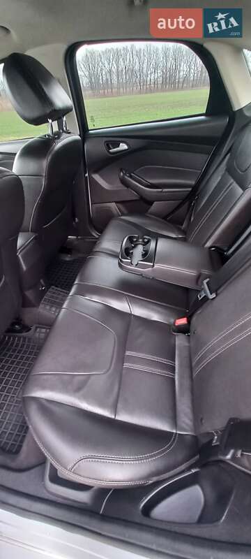 Седан Ford Focus 2012 в Градизьку