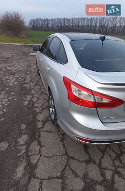 Седан Ford Focus 2012 в Градизьку