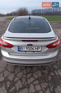 Седан Ford Focus 2012 в Градизьку