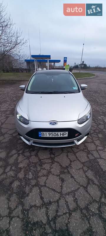 Седан Ford Focus 2012 в Градизьку