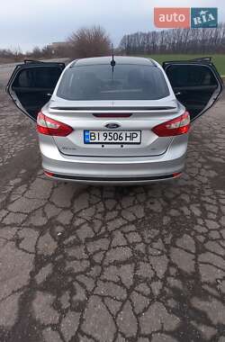 Седан Ford Focus 2012 в Градизьку