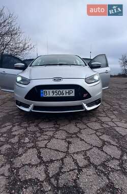 Седан Ford Focus 2012 в Градизьку