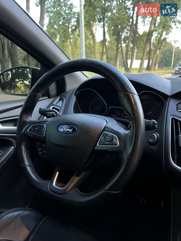 Хэтчбек Ford Focus 2015 в Чернигове
