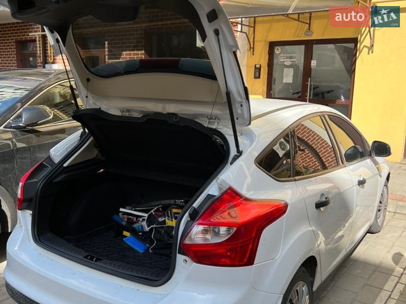 Хэтчбек Ford Focus 2012 в Стрые