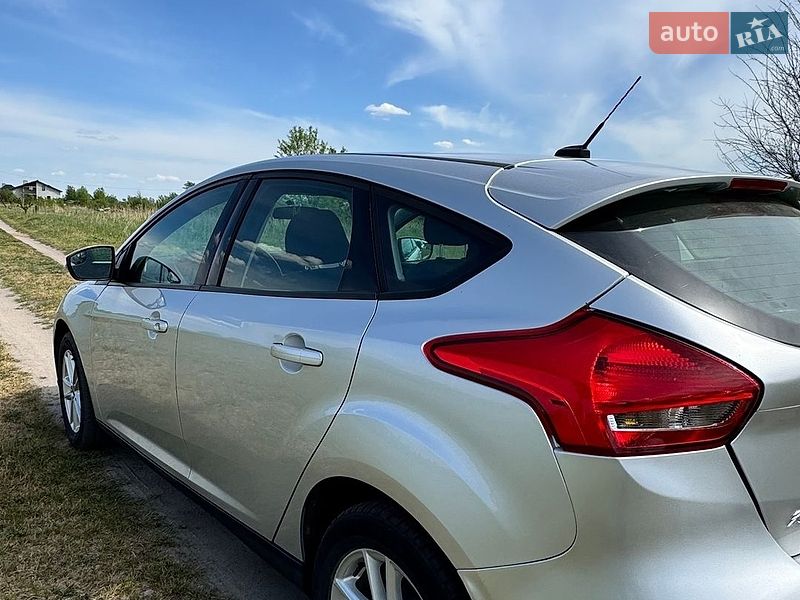 Хэтчбек Ford Focus 2015 в Жовкве