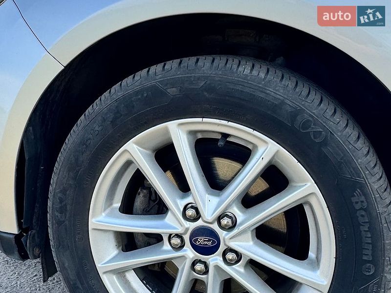 Хэтчбек Ford Focus 2015 в Жовкве