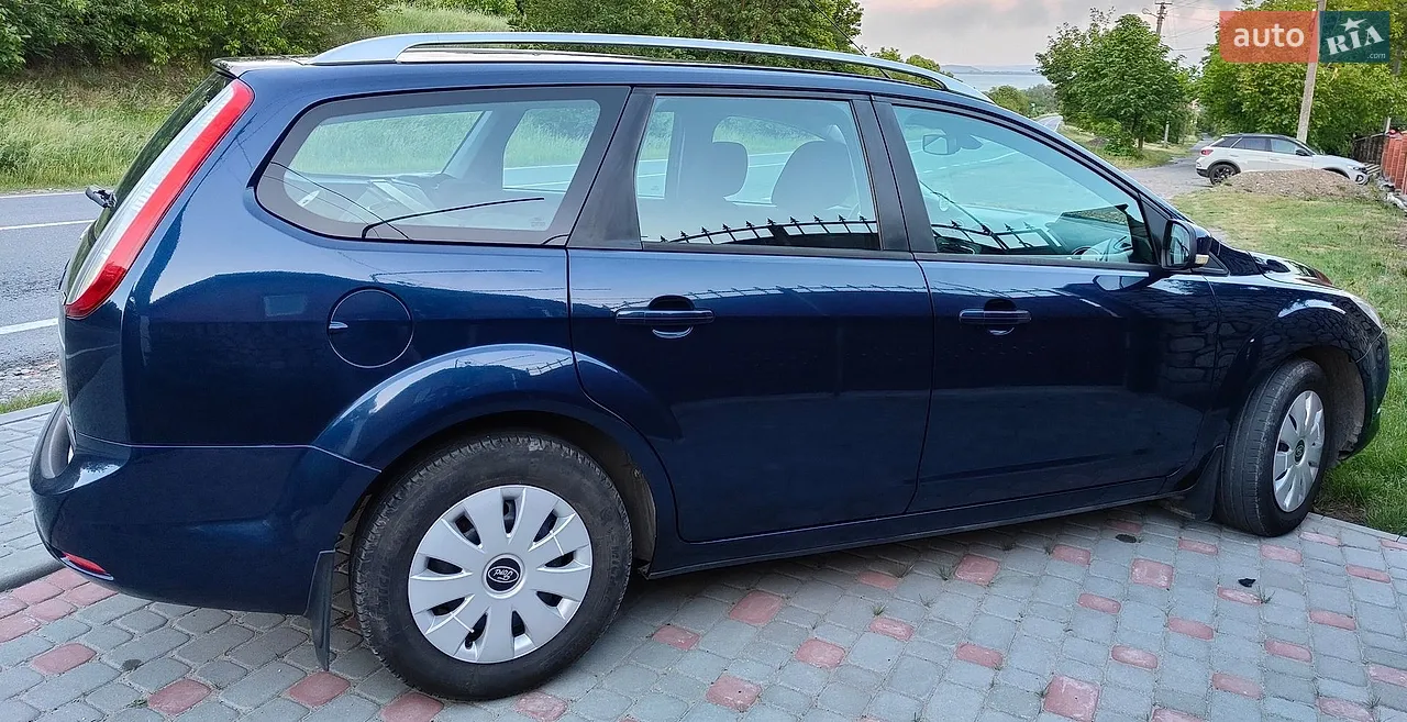 2010 Ford Focus - мініатюра 2