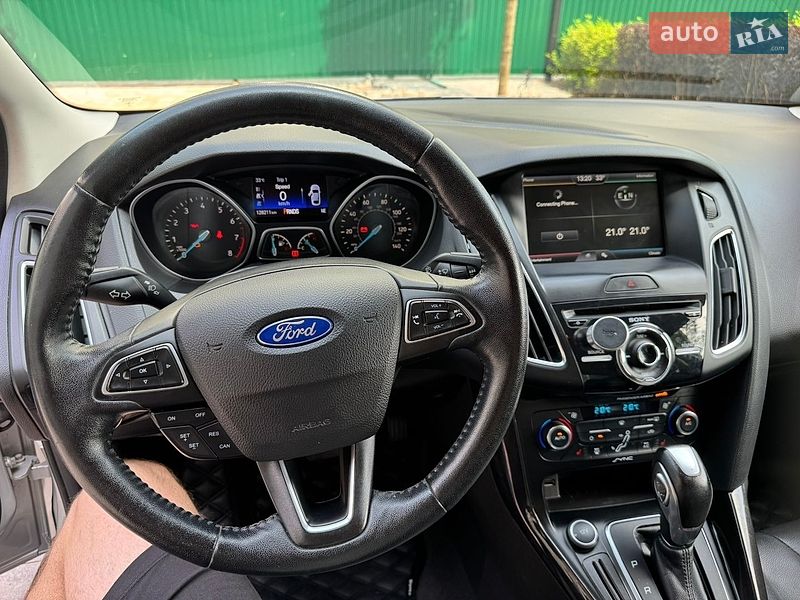 Седан Ford Focus 2015 в Бучі