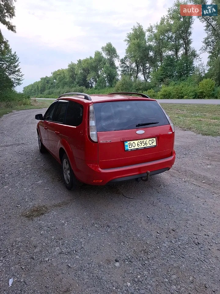 2010 Ford Focus - мініатюра 2