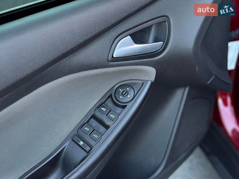 Хетчбек Ford Focus 2014 в Дніпрі