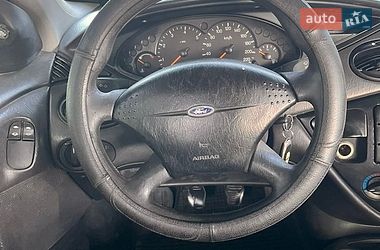 Ford Focus  2001