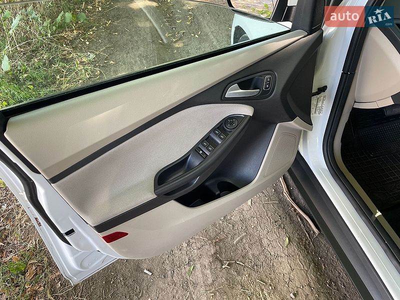 Хэтчбек Ford Focus 2015 в Полтаве