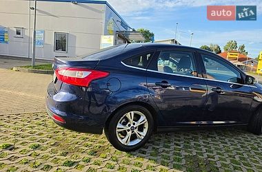 Ford Focus  2011