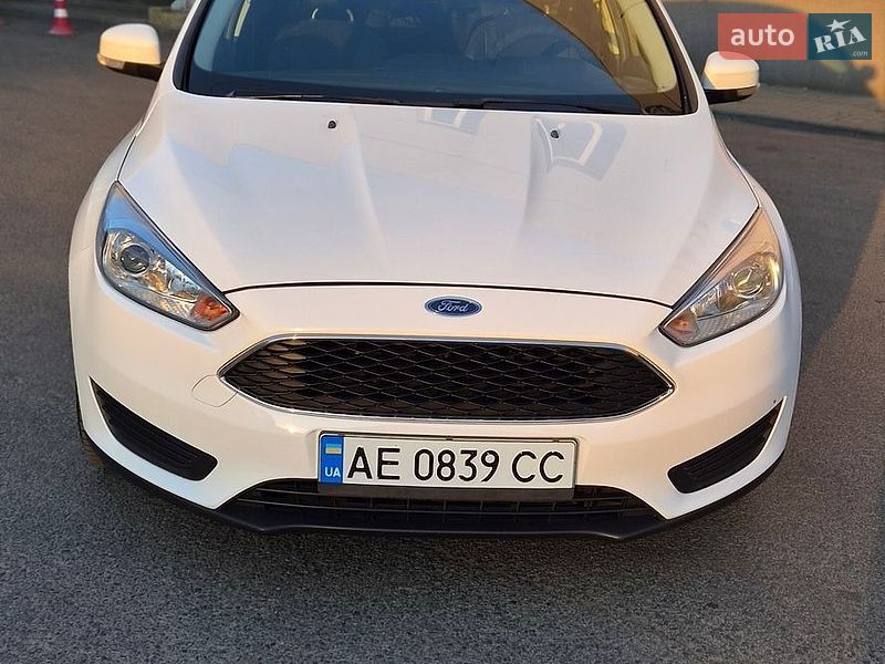 Хэтчбек Ford Focus 2015 в Днепре фото Хэтчбек Ford Focus 2015 в Днепре