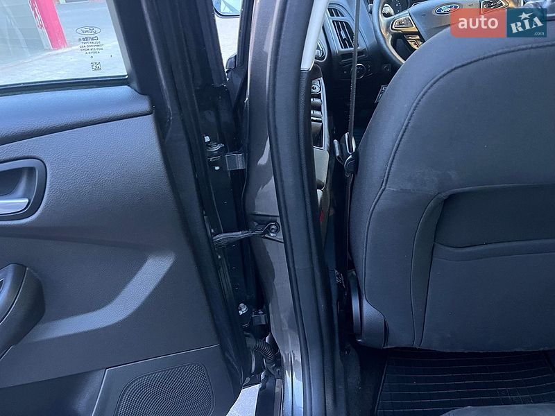 Седан Ford Focus 2015 в Дубні