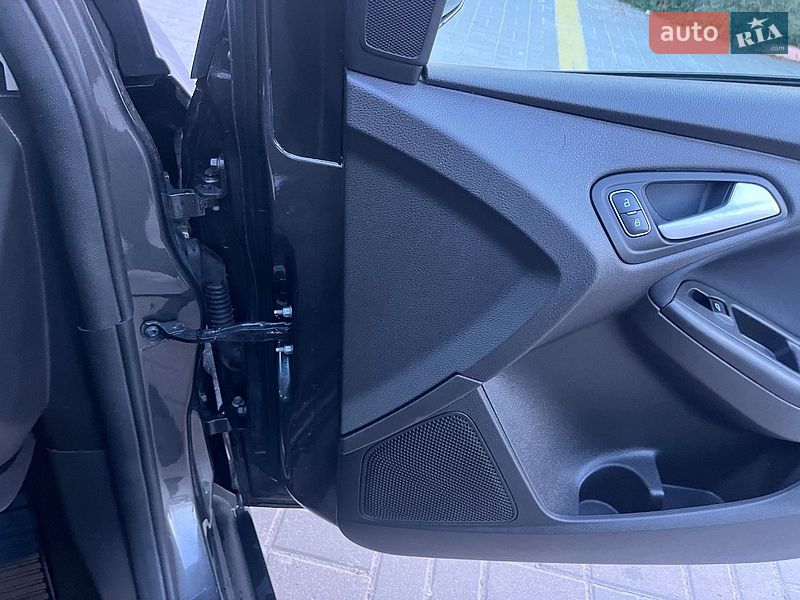 Седан Ford Focus 2015 в Дубні