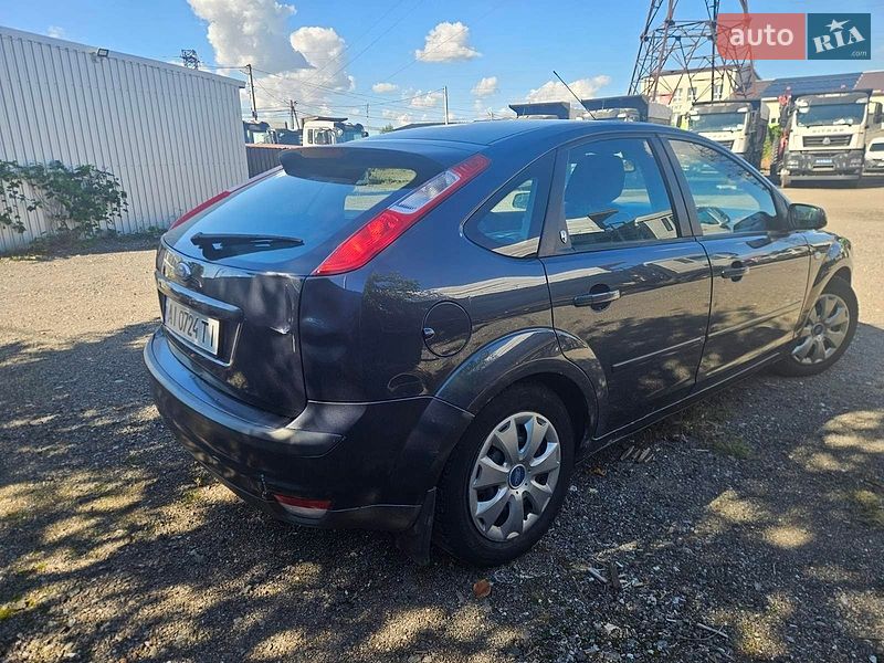 Хэтчбек Ford Focus 2006 в Святопетровское