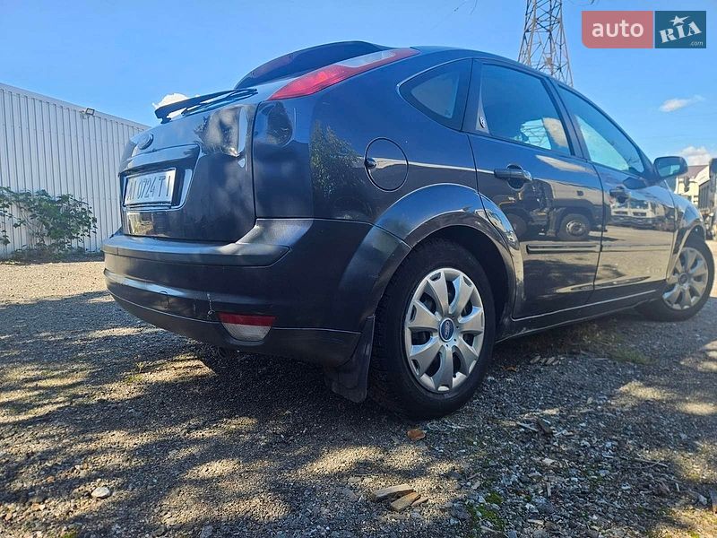 Хэтчбек Ford Focus 2006 в Святопетровское