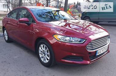 Ford Fusion S 2015