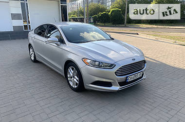 Ford Fusion SE 2013