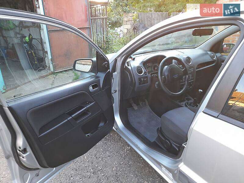 Хетчбек Ford Fusion