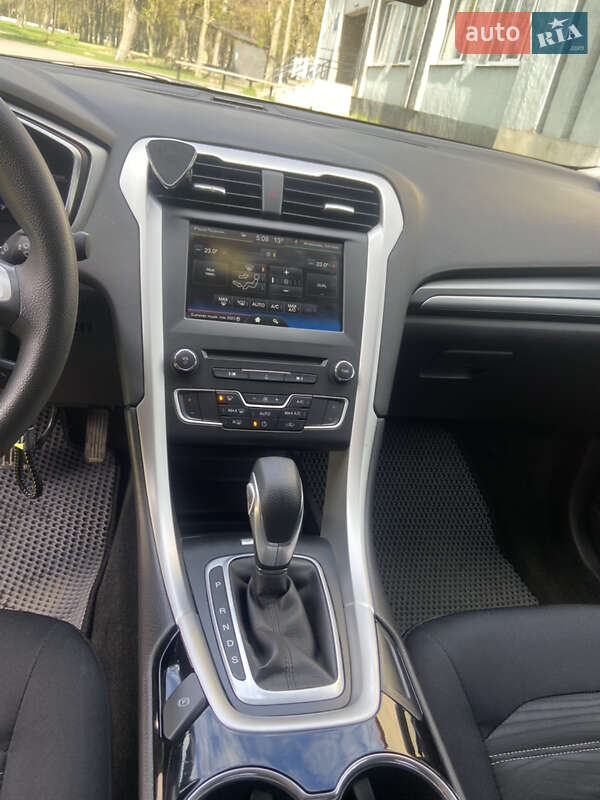 Седан Ford Fusion 2015 в Рівному