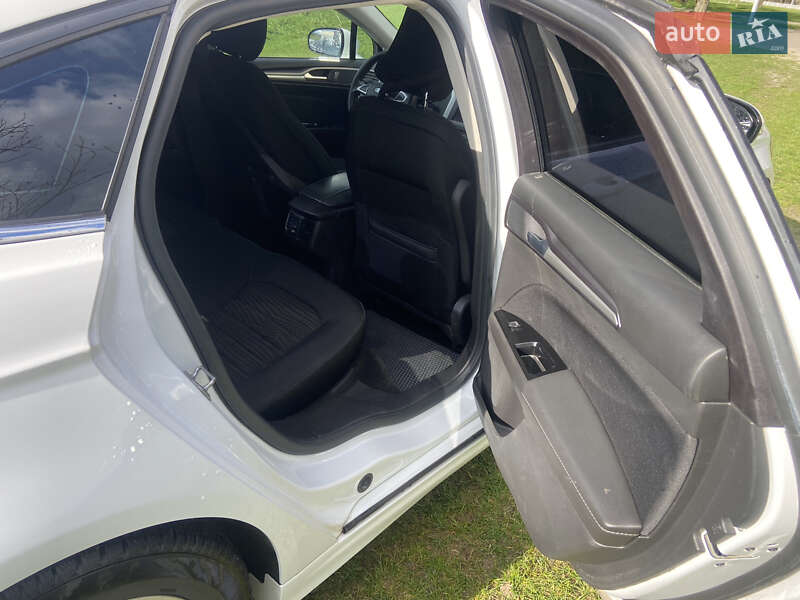 Седан Ford Fusion 2015 в Рівному