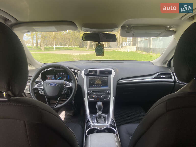Седан Ford Fusion 2015 в Рівному
