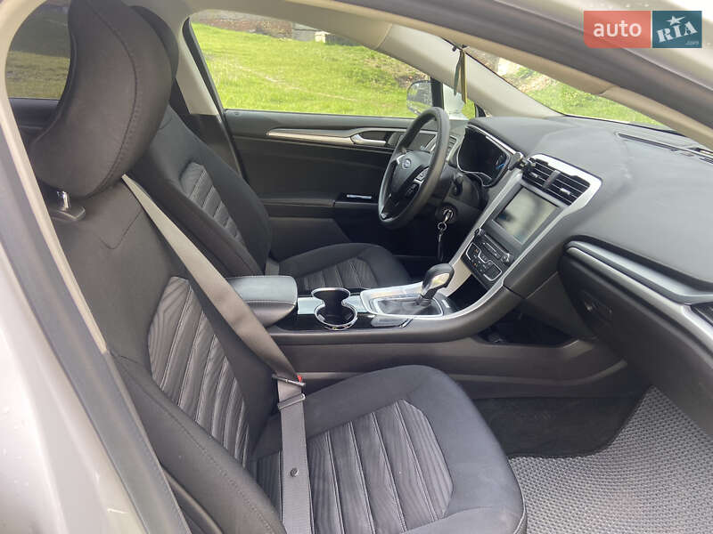 Седан Ford Fusion 2015 в Рівному