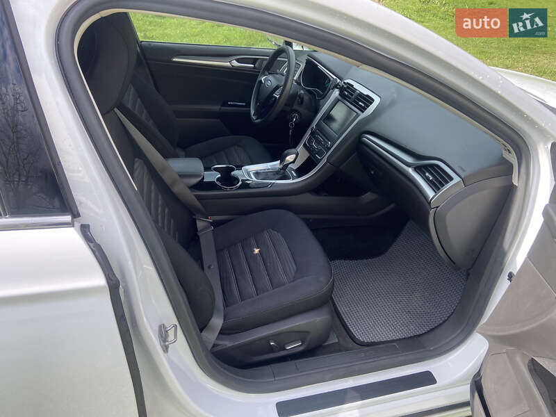 Седан Ford Fusion 2015 в Рівному