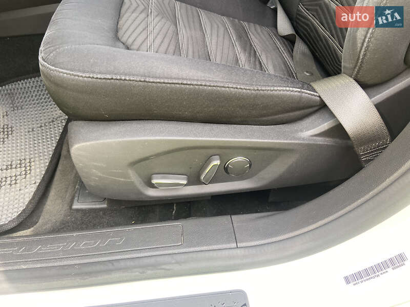 Седан Ford Fusion 2015 в Рівному