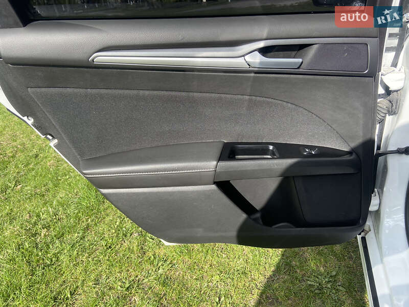 Седан Ford Fusion 2015 в Рівному
