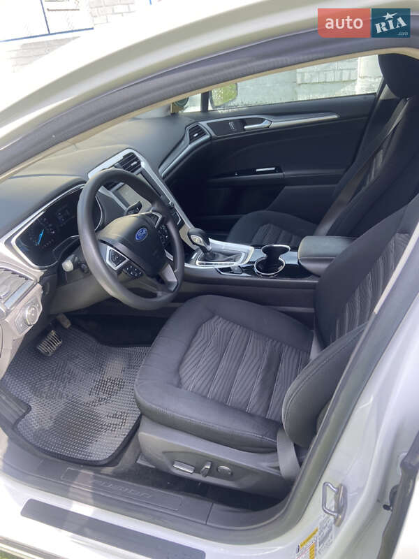 Седан Ford Fusion 2015 в Рівному