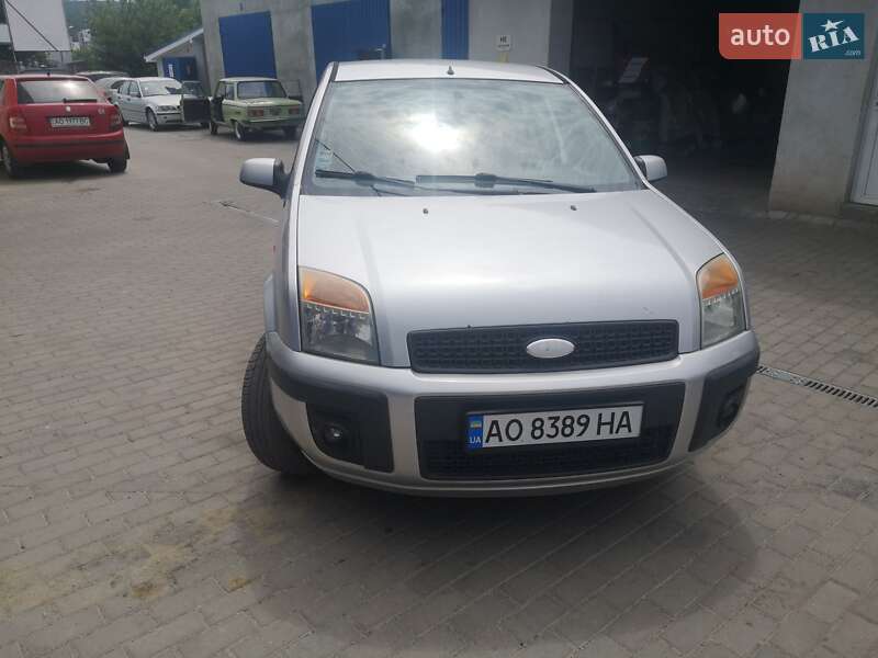 Хетчбек Ford Fusion