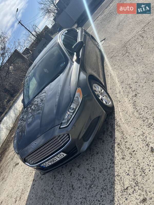 Седан Ford Fusion