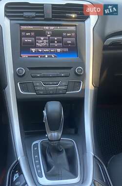 Седан Ford Fusion 2015 в Ужгороді