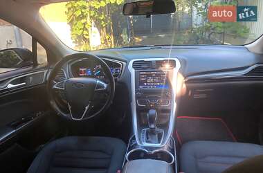 Седан Ford Fusion 2015 в Ужгороді