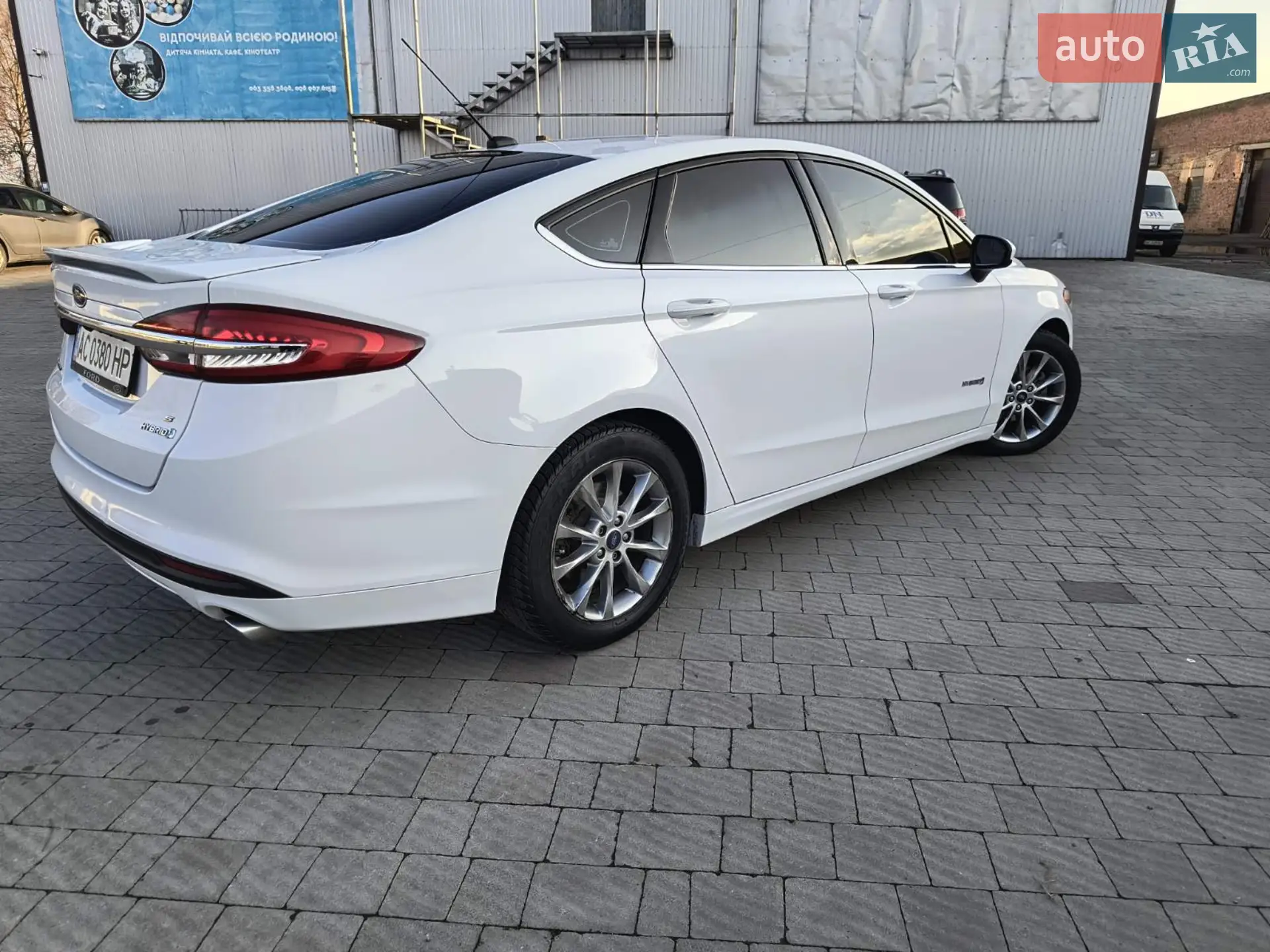 Ford Fusion 2017 VIN 3FA6P0LUXHR380910 фото оголошення 3 з 10