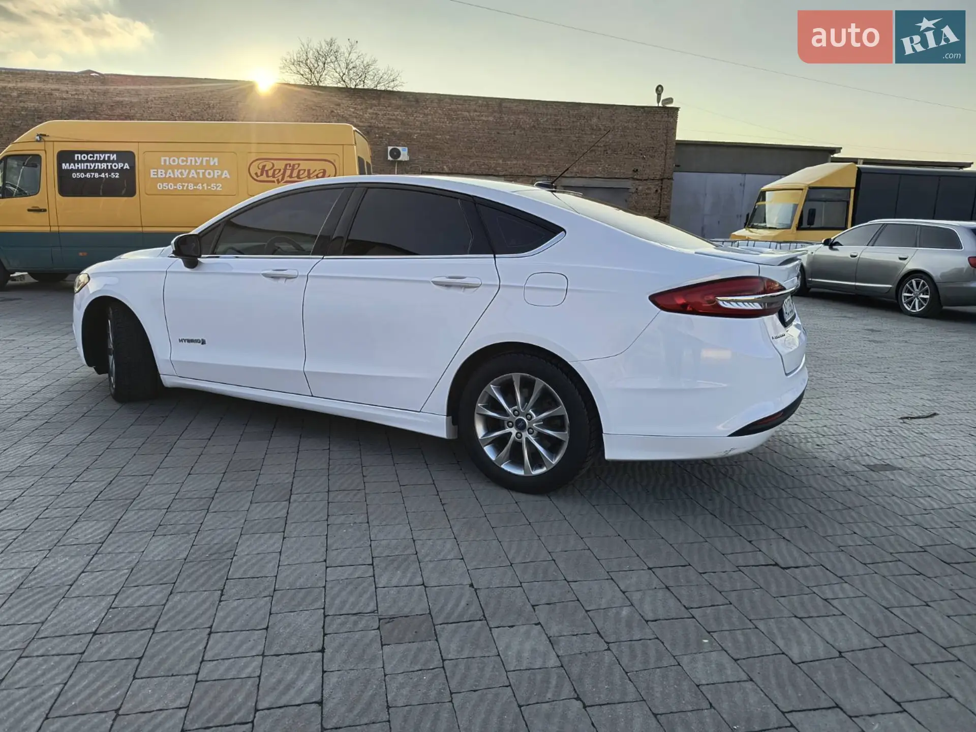 Ford Fusion 2017 VIN 3FA6P0LUXHR380910 фото оголошення 4 з 10