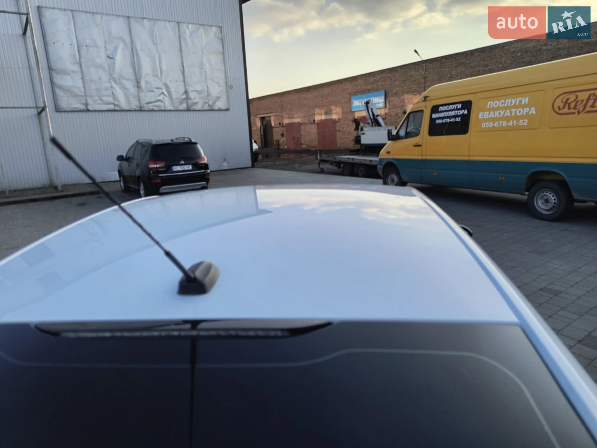 Ford Fusion 2017 VIN 3FA6P0LUXHR380910 фото оголошення 8 з 10