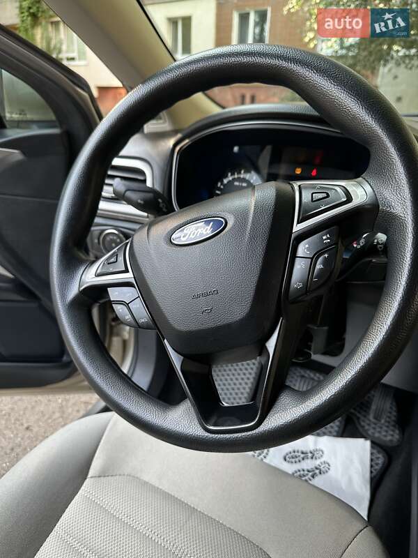 Седан Ford Fusion 2017 в Львові