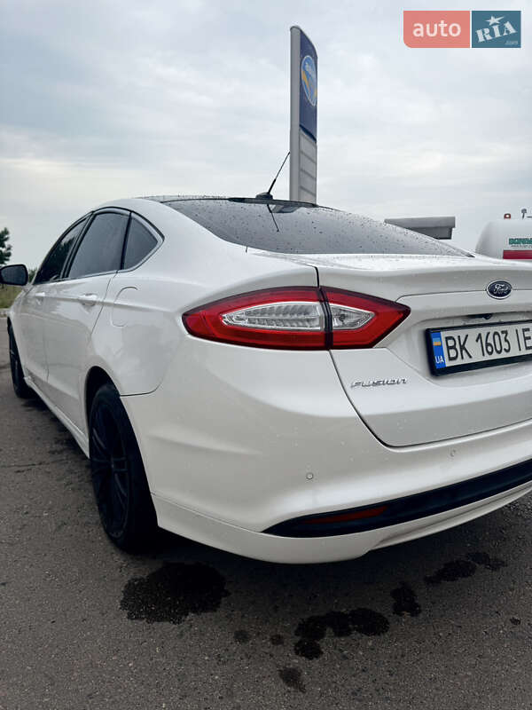Седан Ford Fusion 2016 в Львове