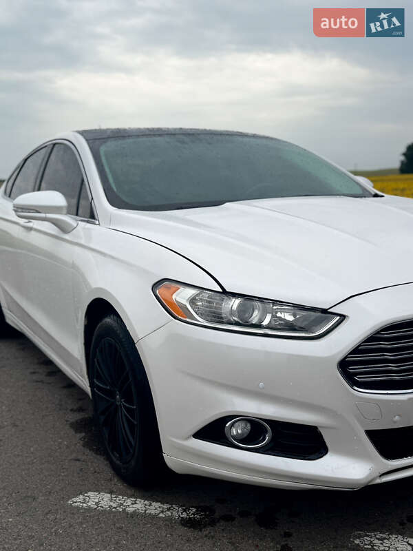 Седан Ford Fusion 2016 в Львове
