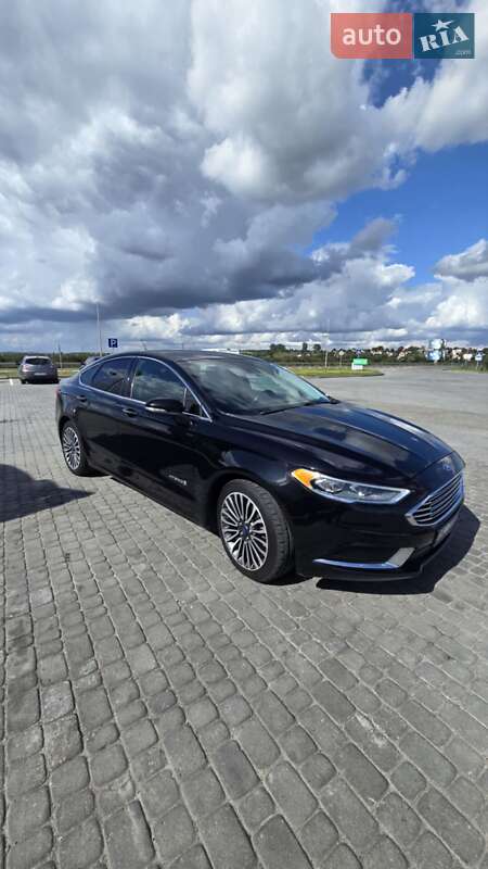 Седан Ford Fusion 2018 в Львове