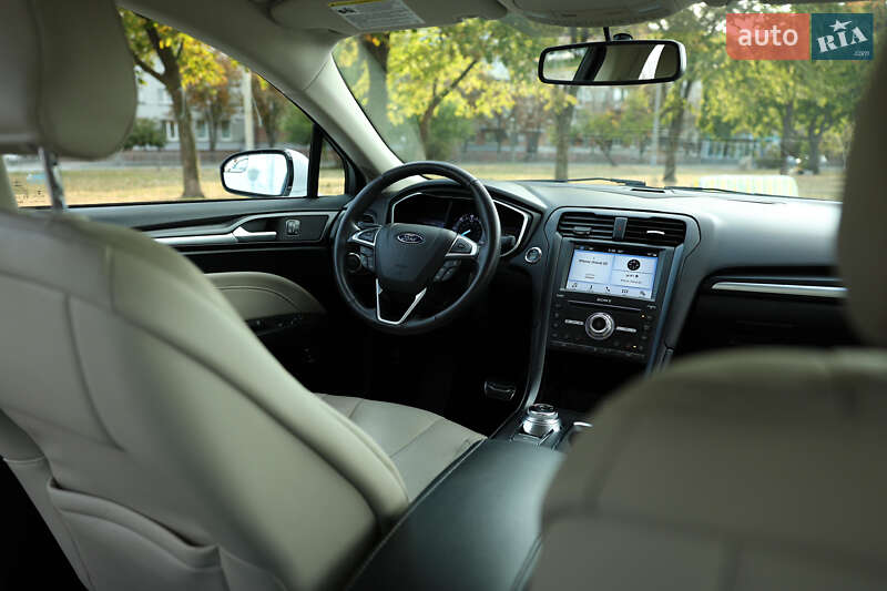 Седан Ford Fusion 2016 в Дніпрі